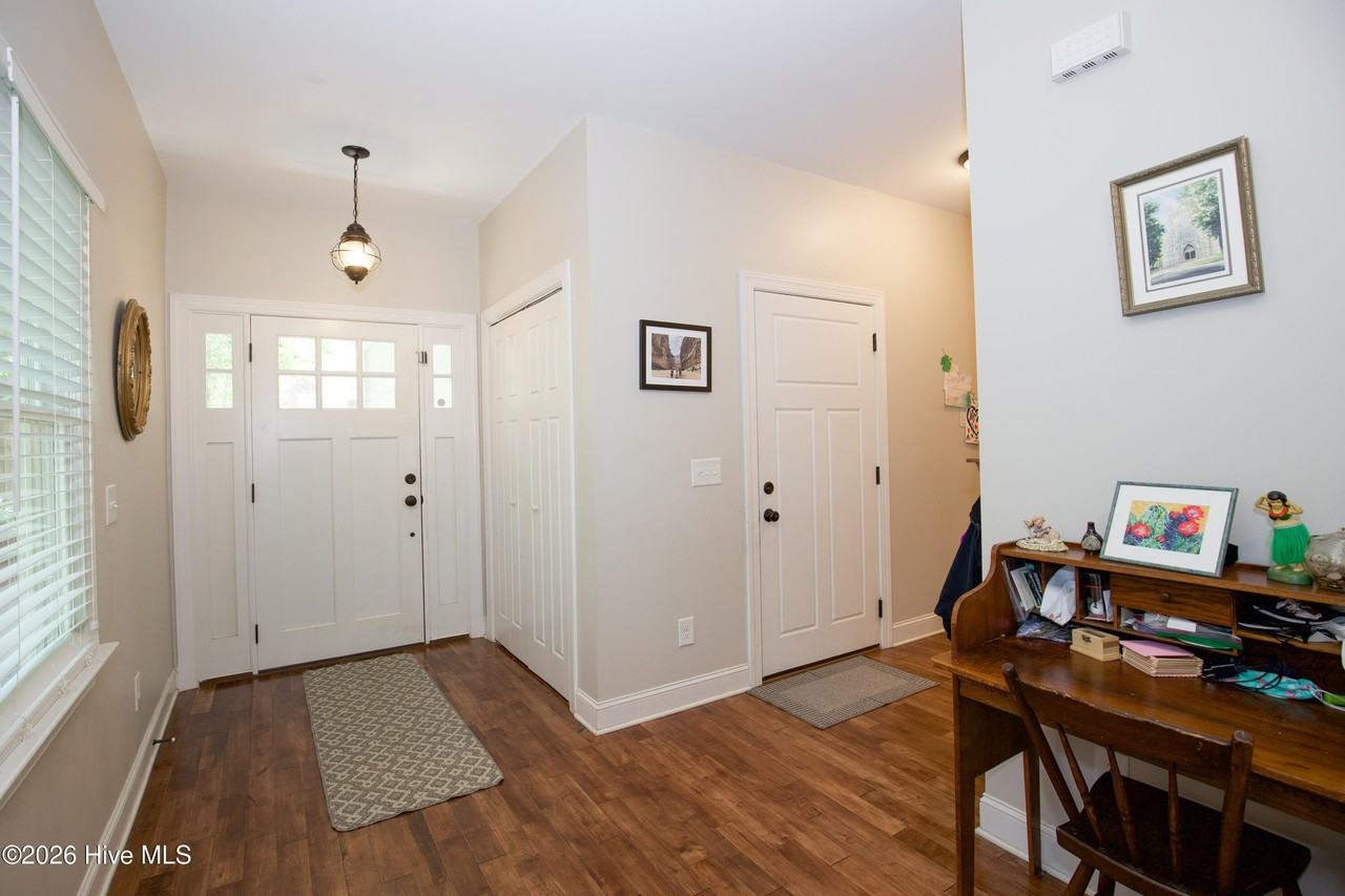 430 N Leak St - Photo 3 of 42