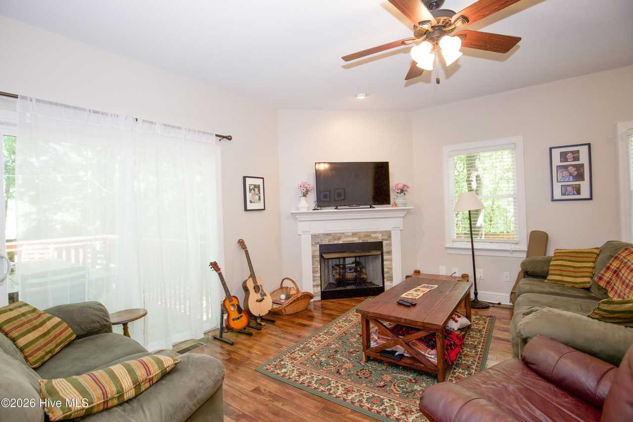 430 N Leak St - Photo 7 of 42