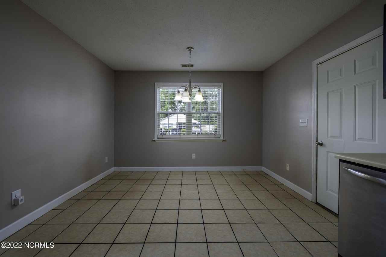 129 Sanders St - Photo 6 of 18