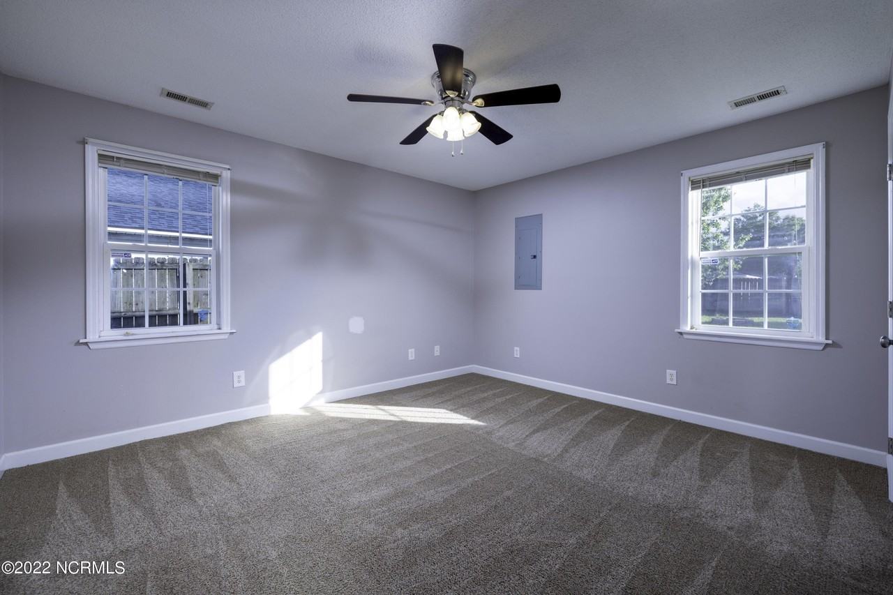 129 Sanders St - Photo 7 of 18