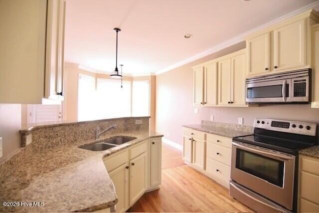 1013 Trinity Dr - Photo 7 of 38