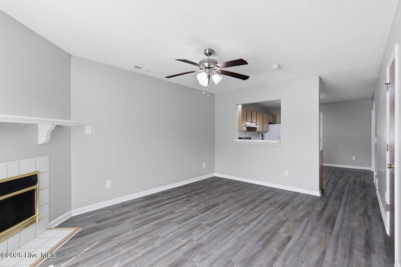 1063 W Pueblo Dr - Photo 2 of 16