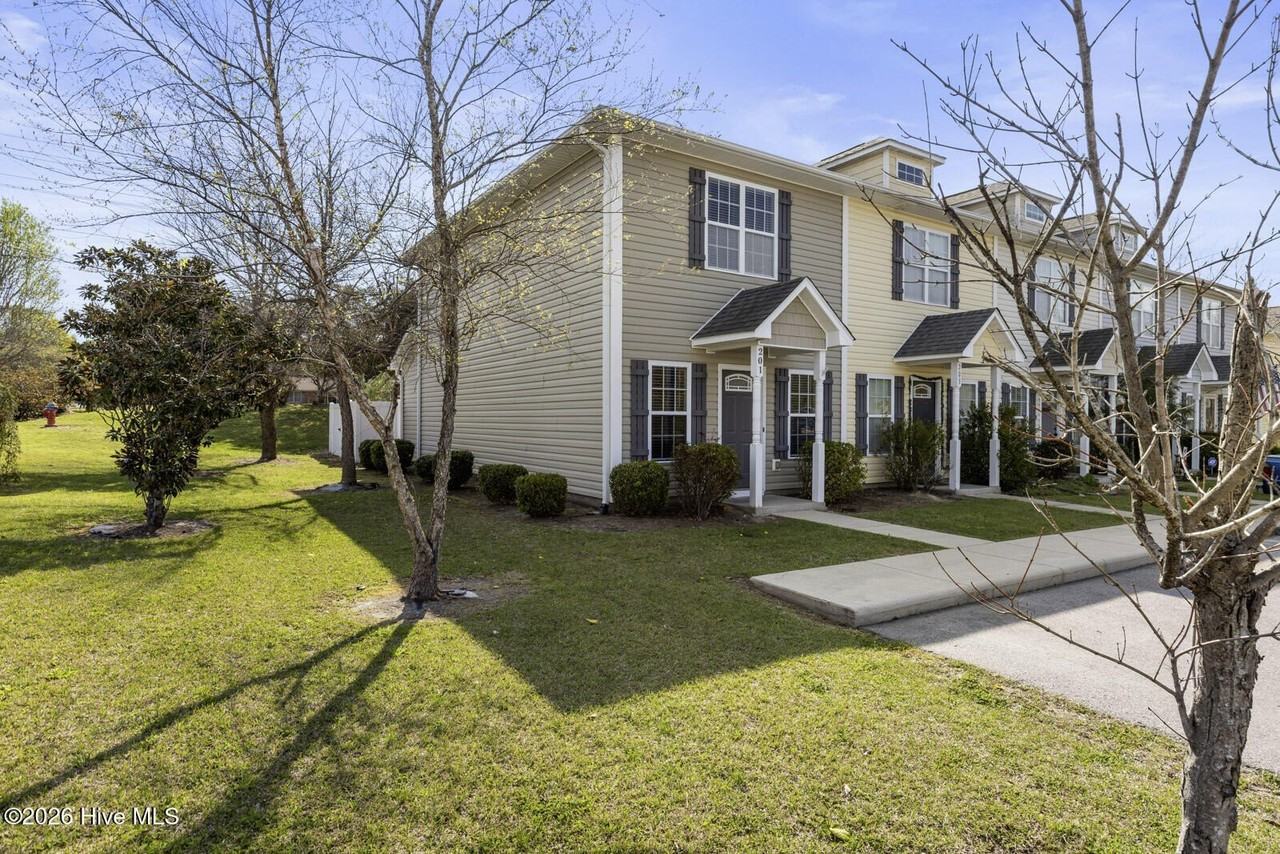 201 Toucan Way - Photo 2 of 22