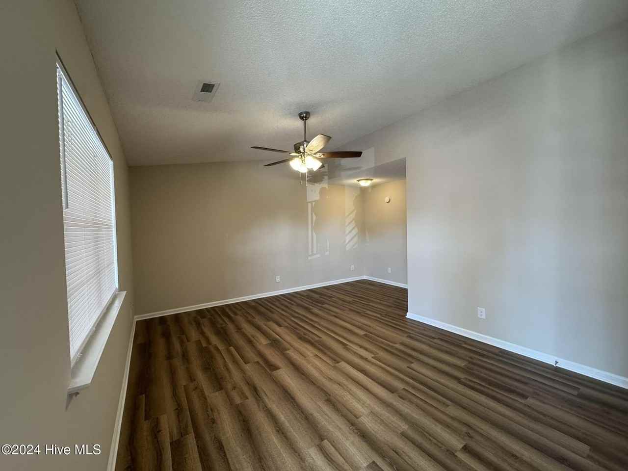 2375 Hurt Dr - Photo 3 of 14