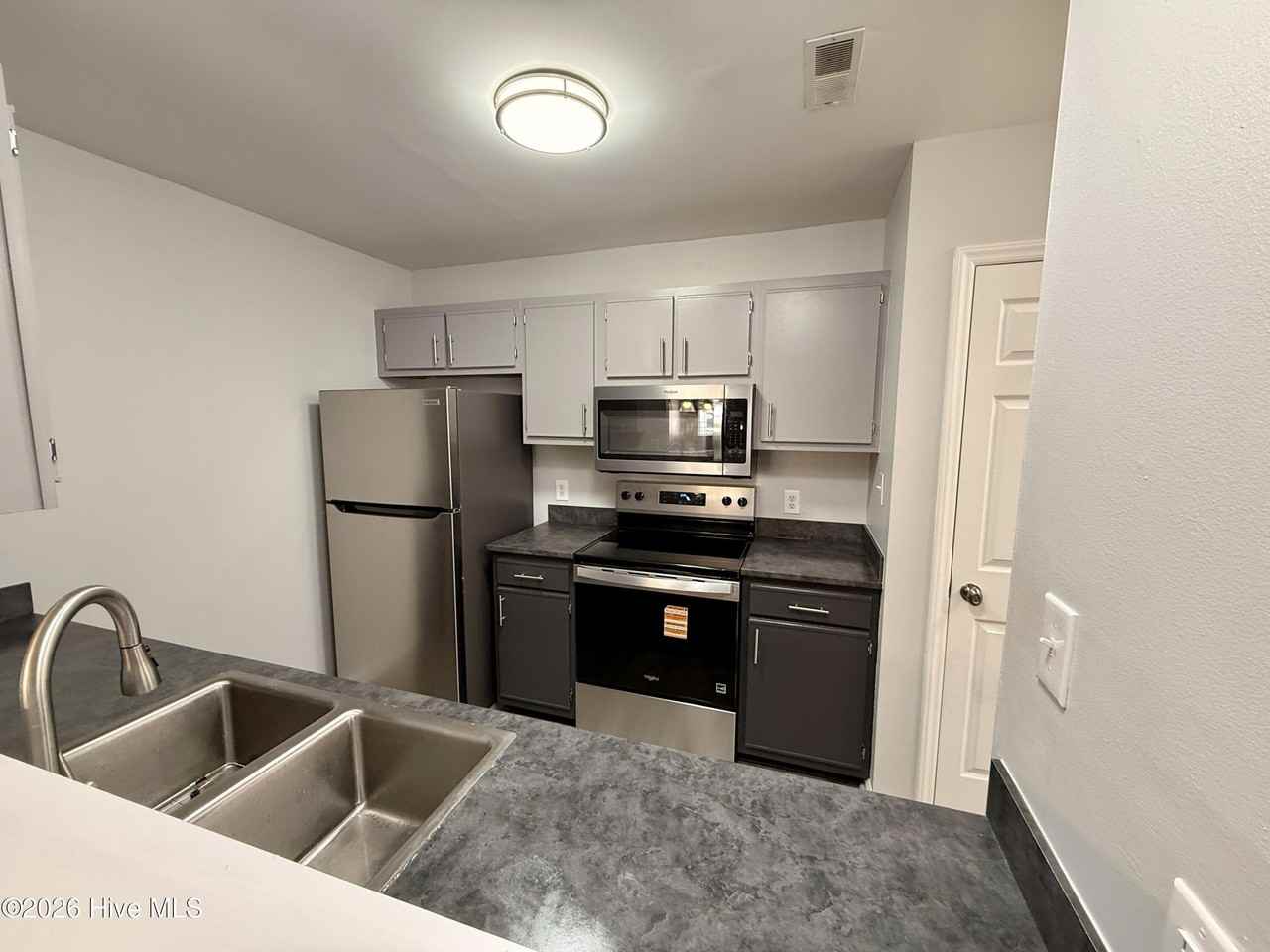 2604 Boone Ct #A - Photo 4 of 10