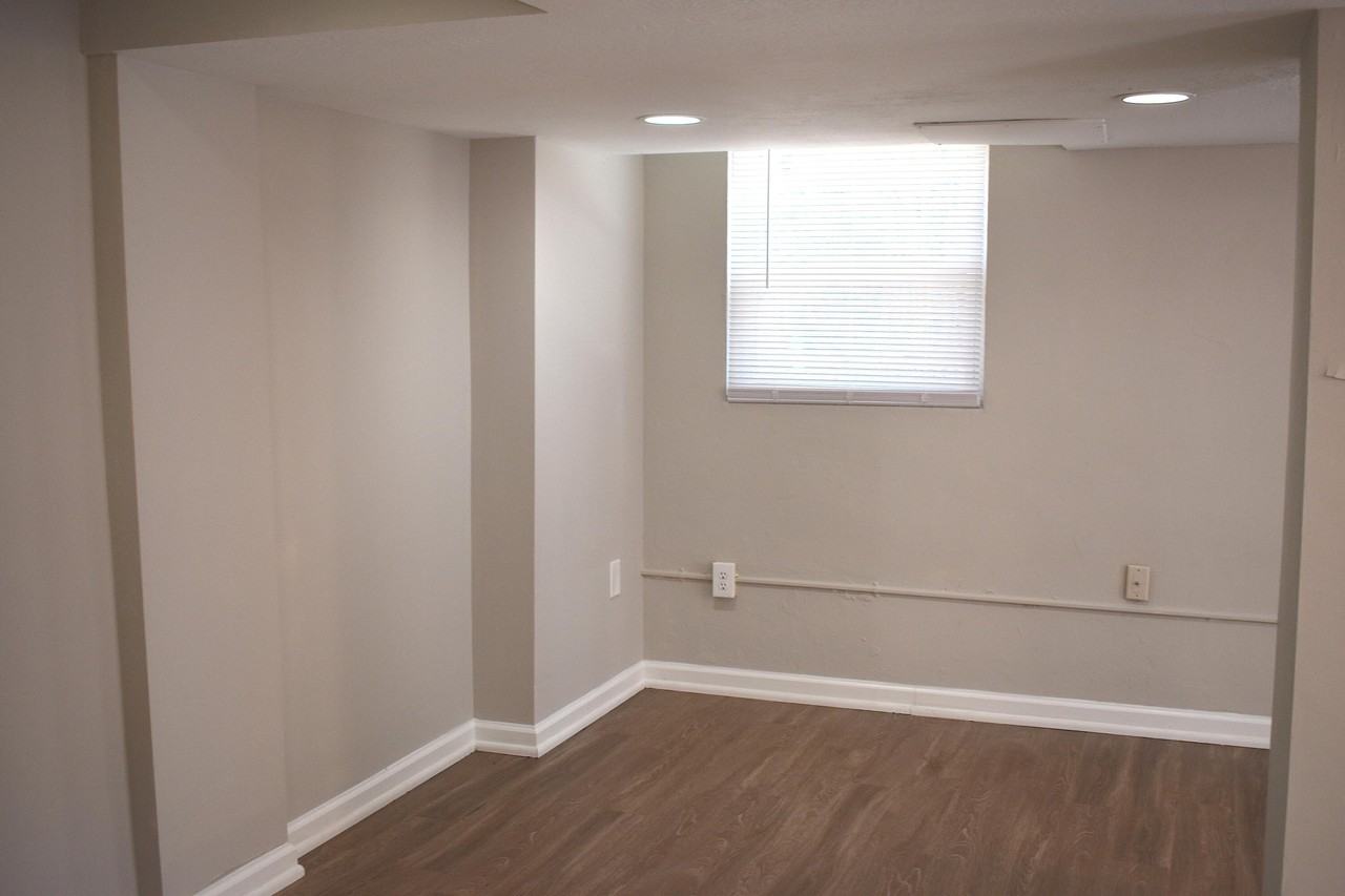 804 Hickman Rd #B - Photo 2 of 9