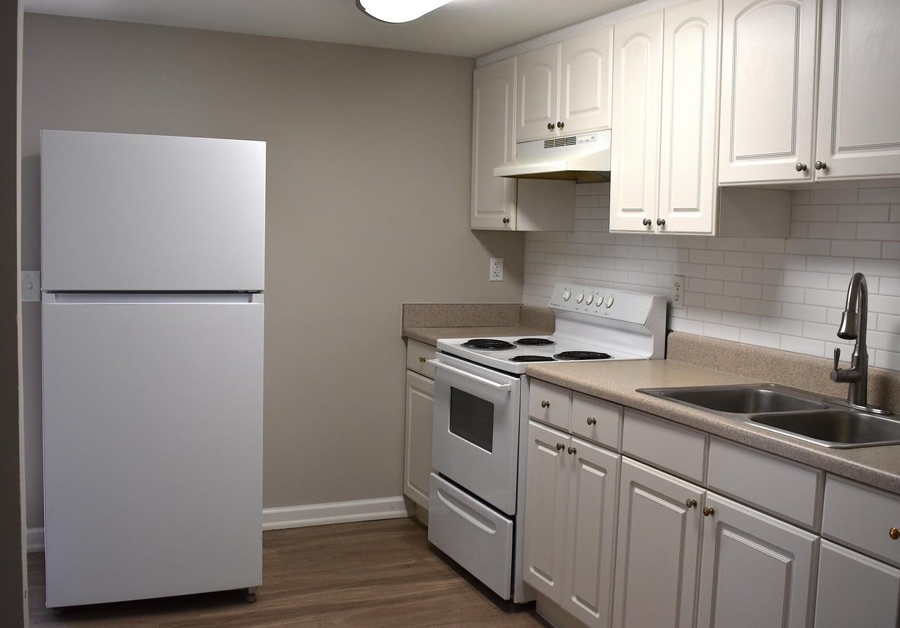 804 Hickman Rd #B - Photo 3 of 9