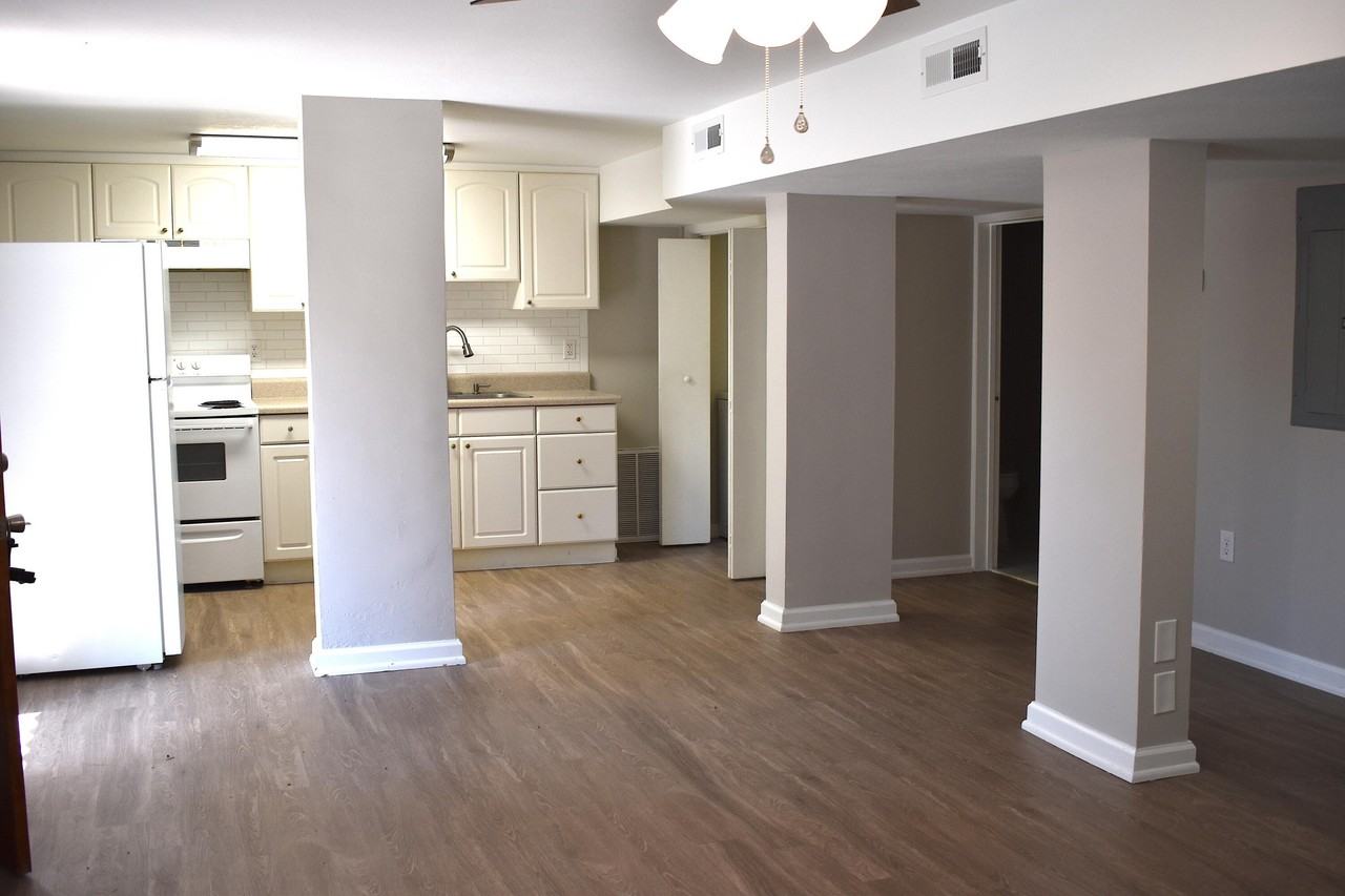 804 Hickman Rd #B - Photo 7 of 9