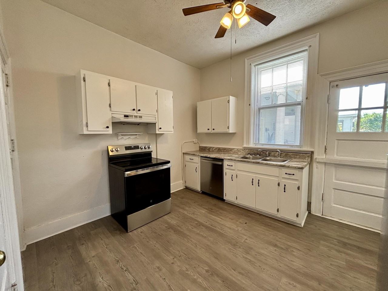 320 3rd St - Photo 7 of 14