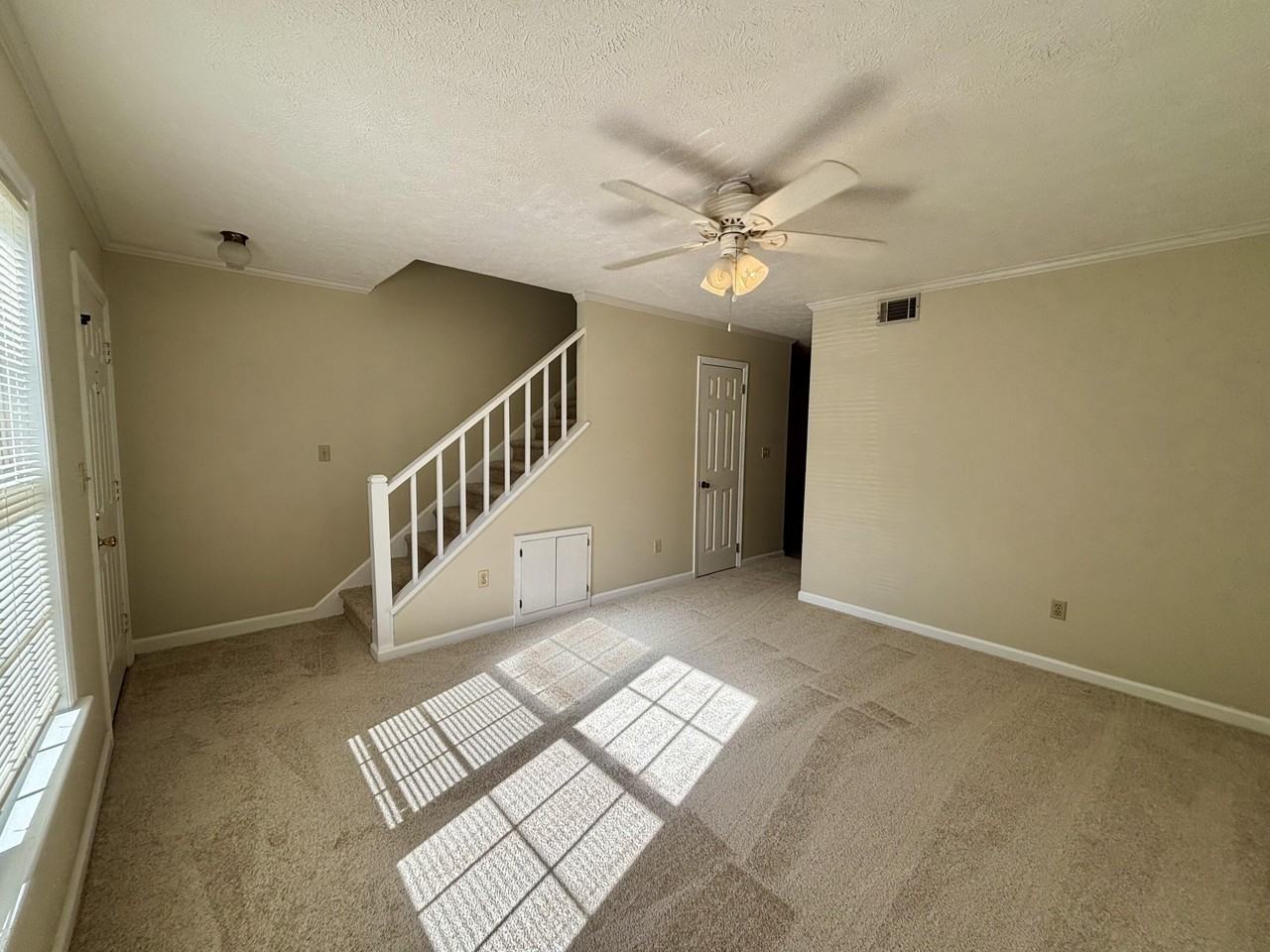 1536 Elizabeth St - Photo 4 of 14