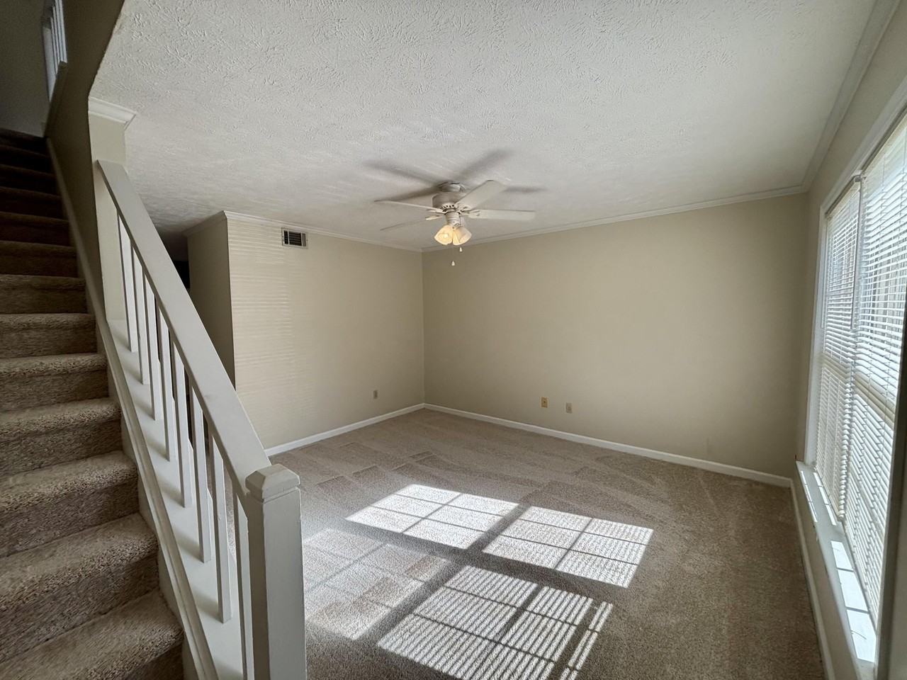 1536 Elizabeth St - Photo 5 of 14