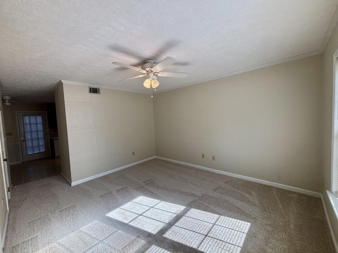 1536 Elizabeth St - Photo 6 of 14