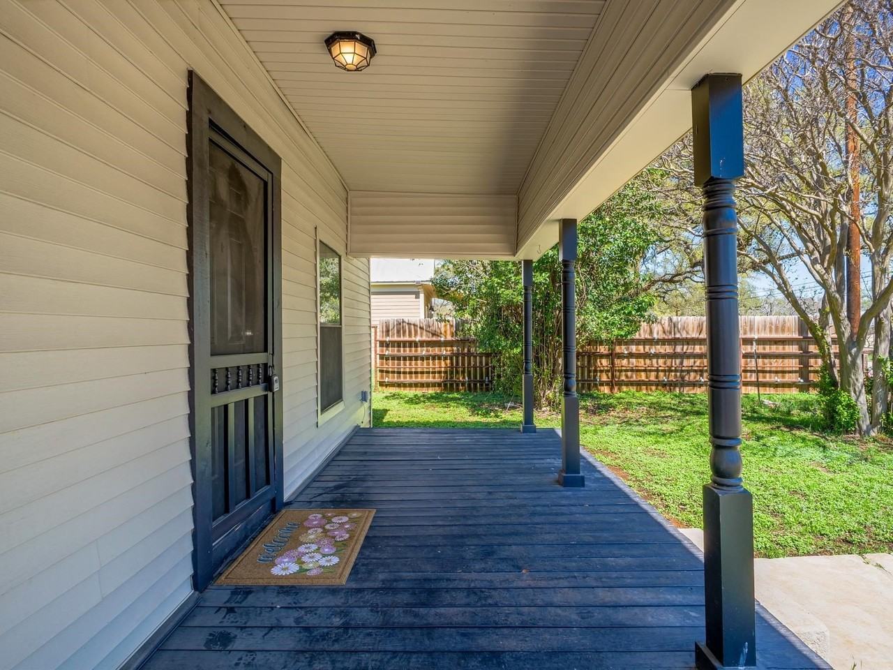 103 N Avenue Q - Photo 3 of 30