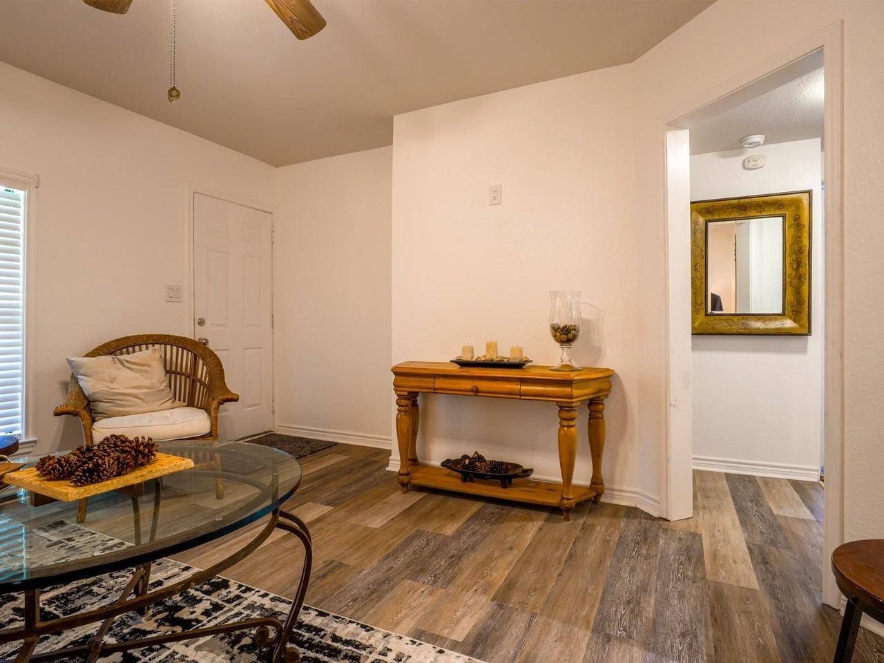 103 N Avenue Q - Photo 7 of 30