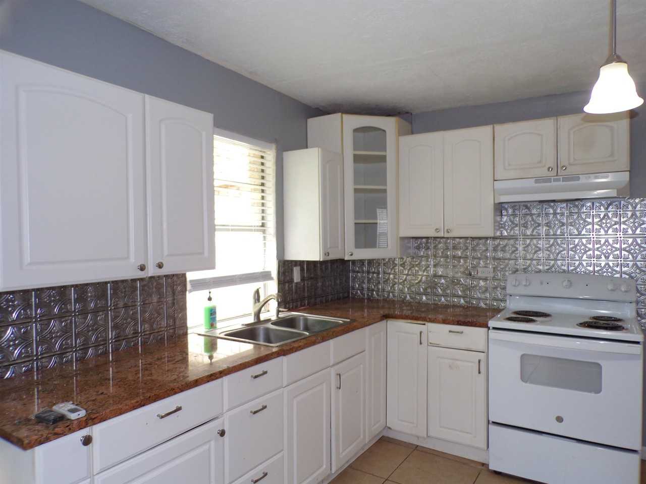 703 Northington St - Photo 2 of 5