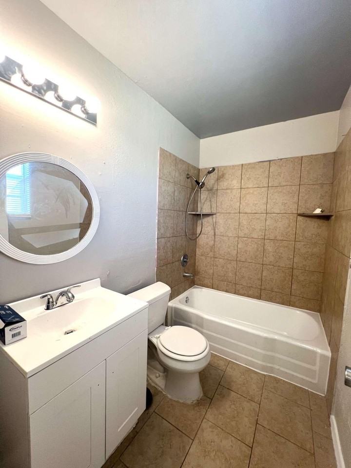 1711 E 1st St - Photo 6 of 12