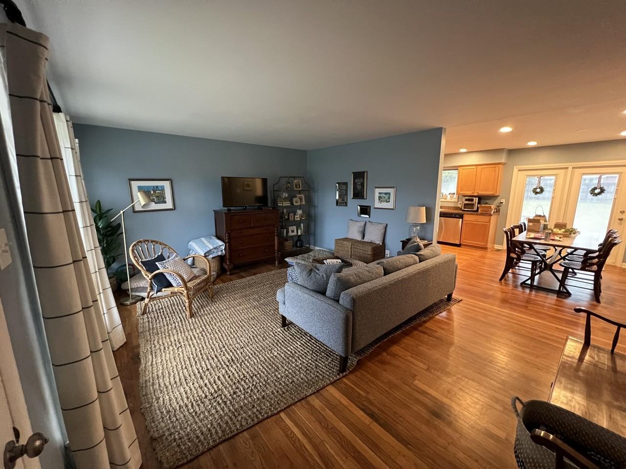 605 Seattle Dr - Photo 3 of 10