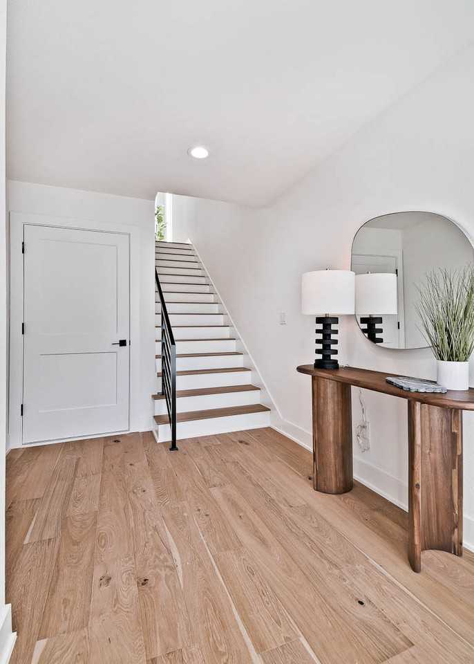 210 Nw 9th St #1 - Photo 3 of 28