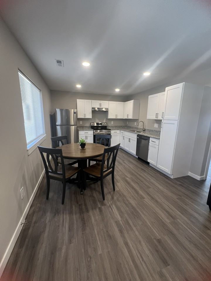 424 E Wood St #1 - Photo 4 of 8