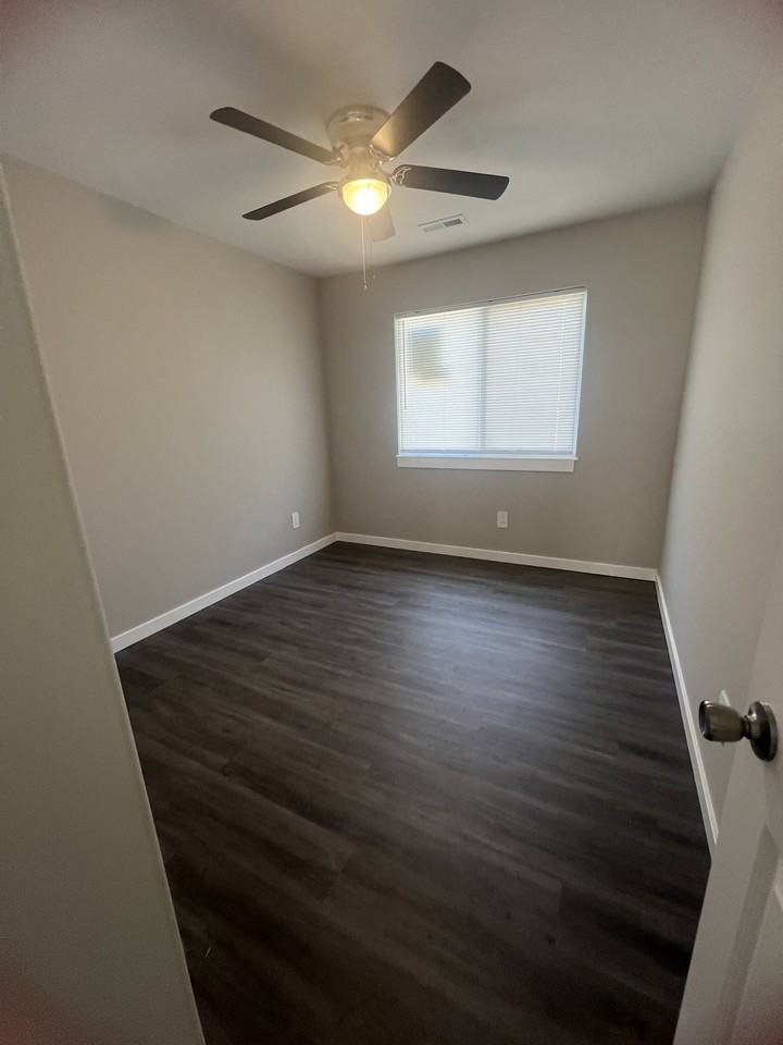 424 E Wood St #1 - Photo 7 of 8