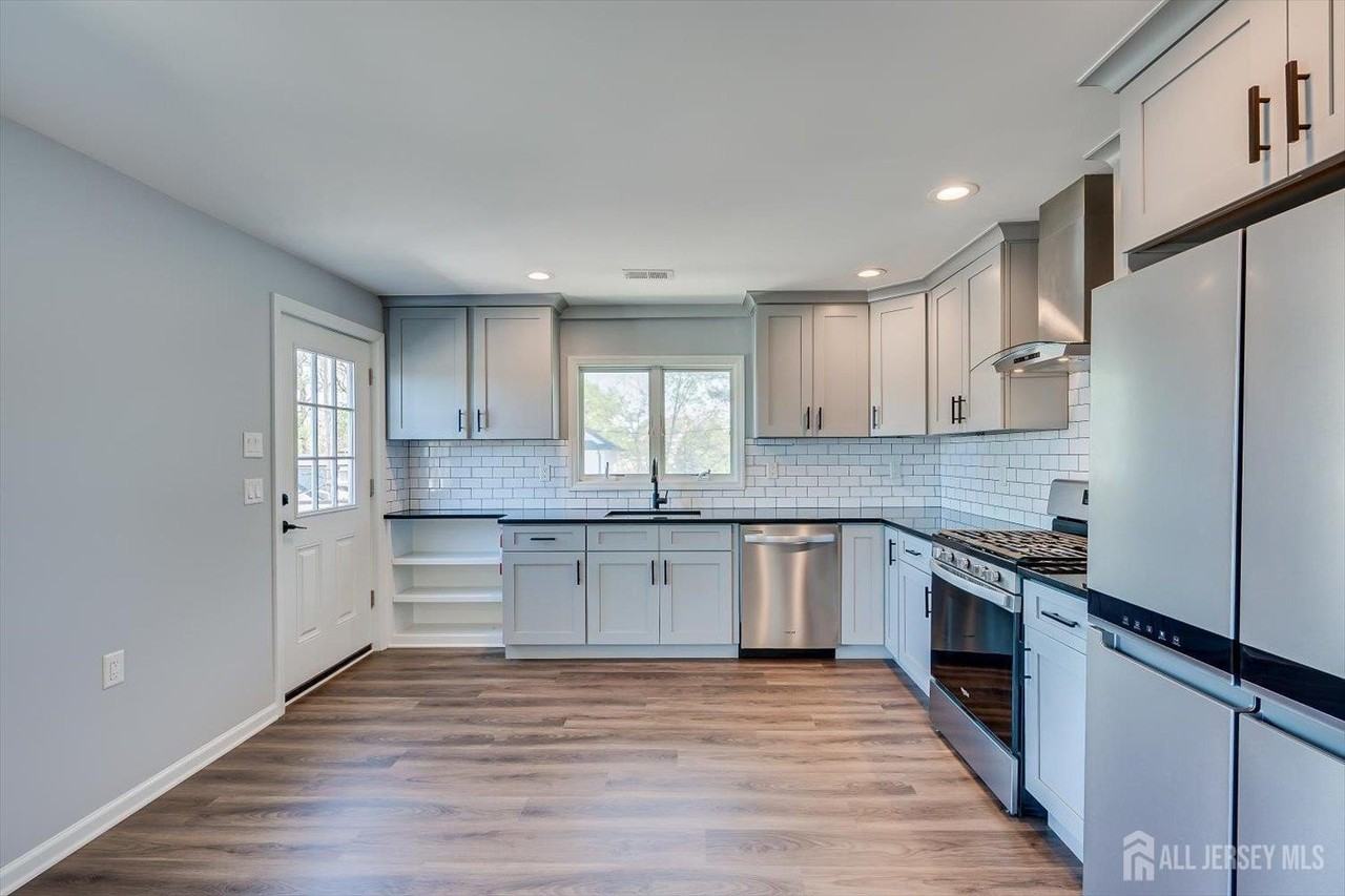 4 Wilcox Ave #B - Photo 7 of 20