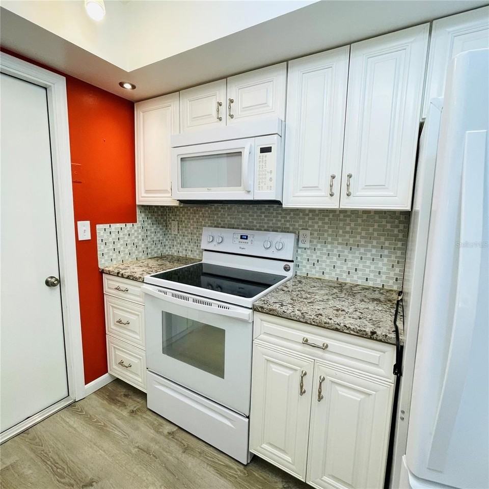 3603 Joyce Dr - Photo 5 of 11