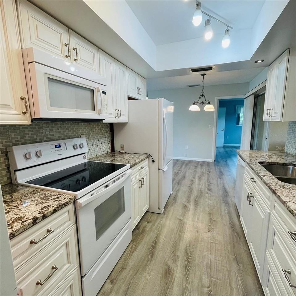 3603 Joyce Dr - Photo 7 of 11