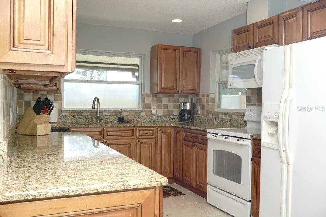 3139 Carlos Dr - Photo 3 of 10