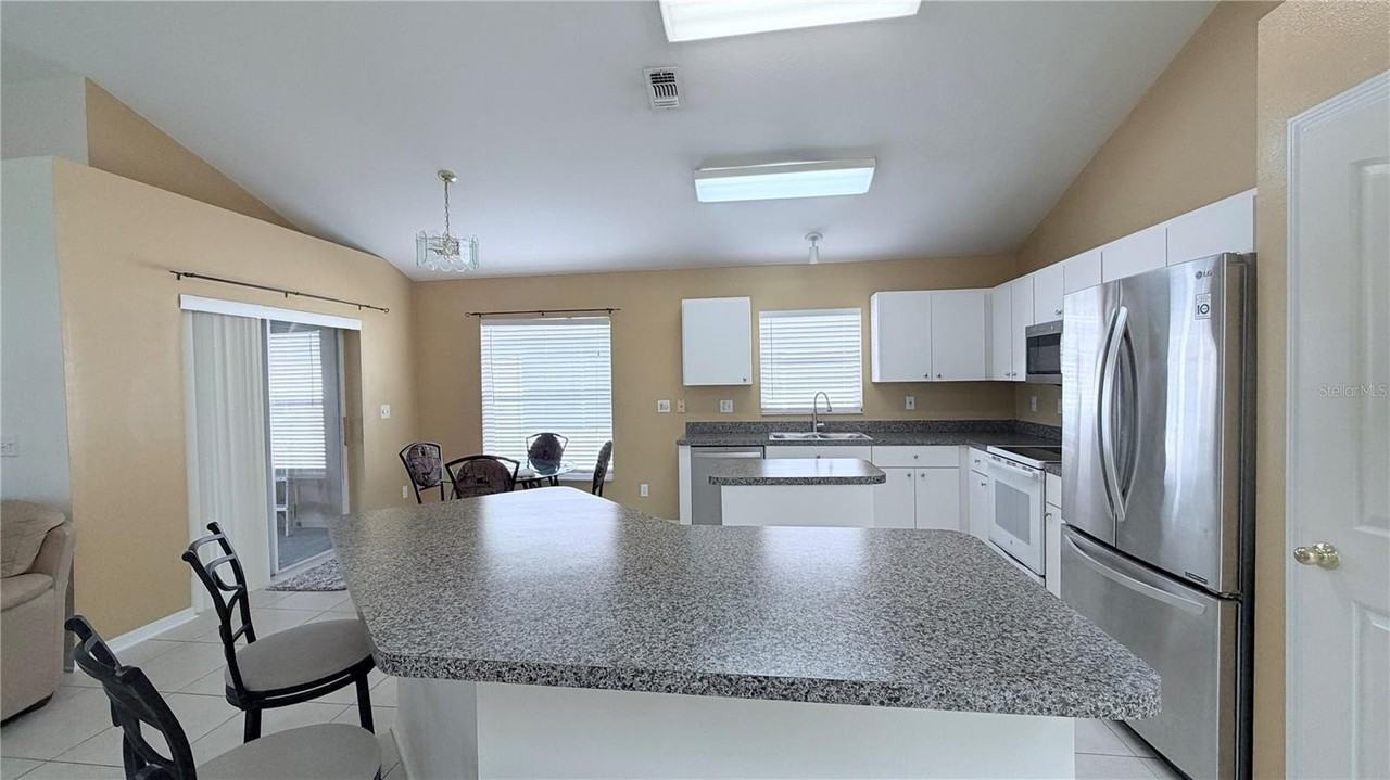 10216 Oasis Palm Dr - Photo 6 of 30