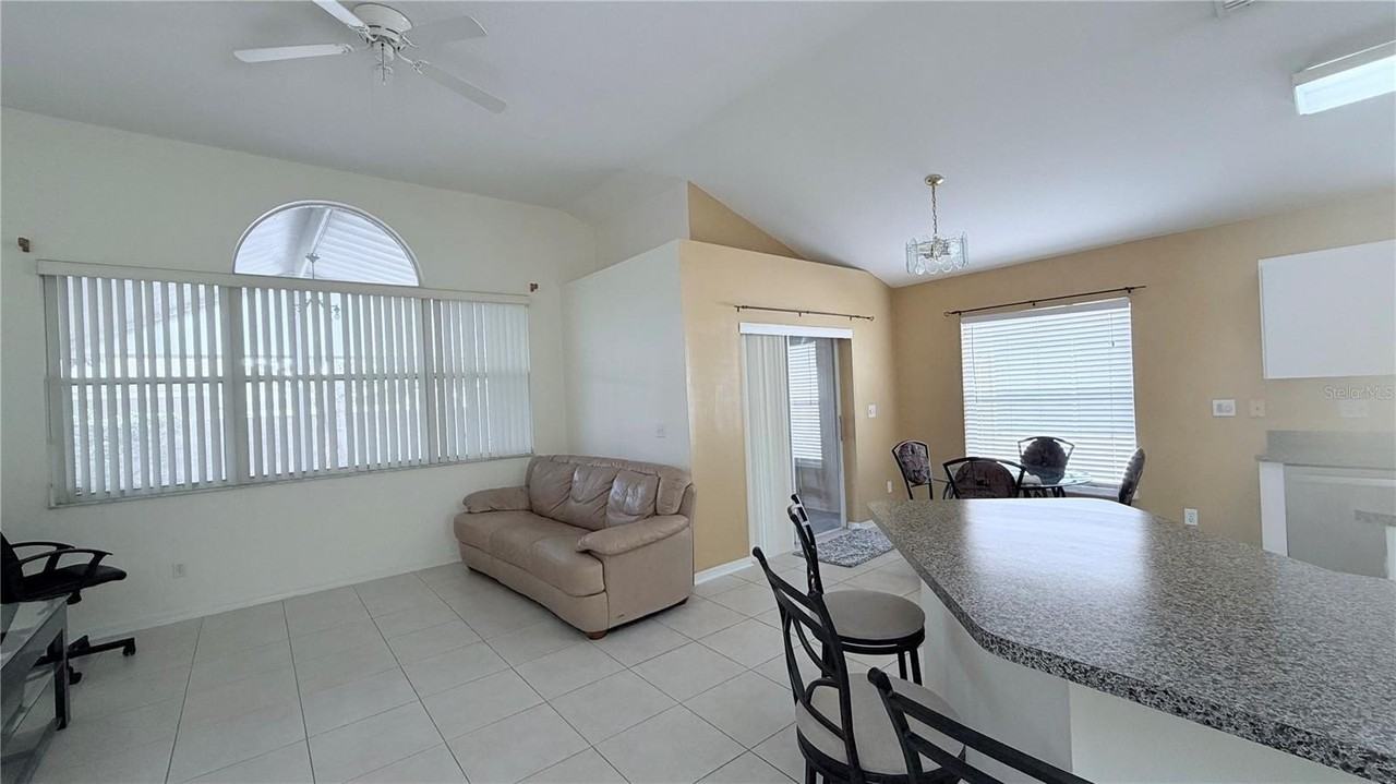 10216 Oasis Palm Dr - Photo 7 of 30