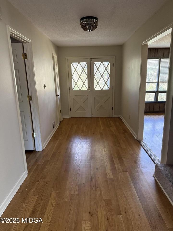 803 Captain Kell Dr - Photo 3 of 23