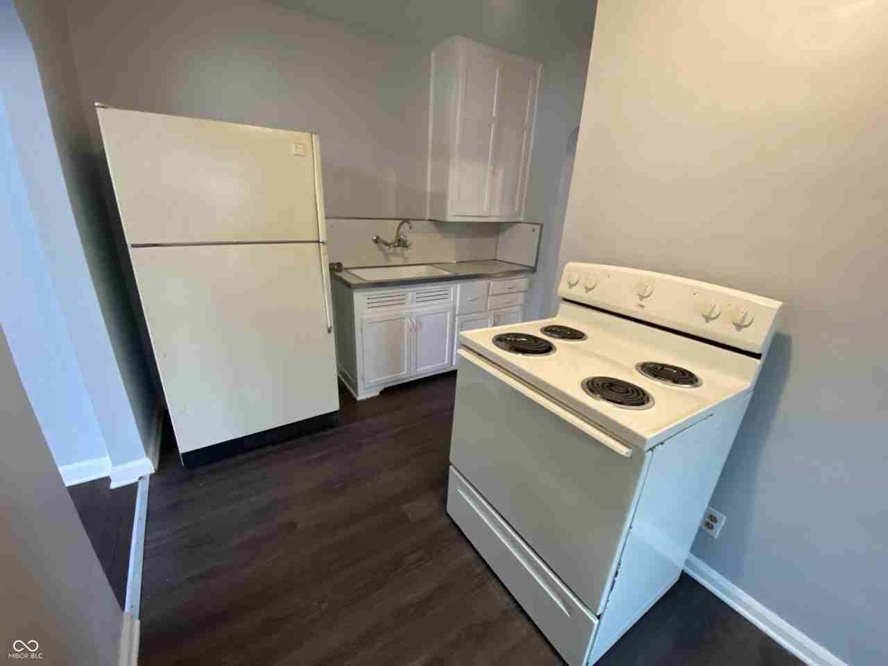 1308 N Chester Ave - Photo 5 of 10