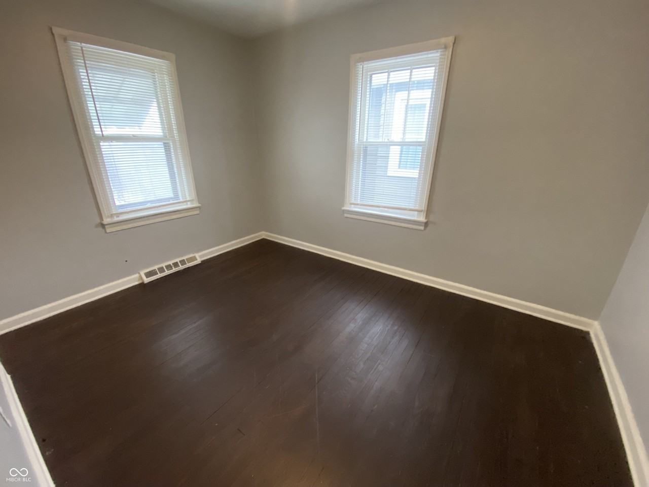 1308 N Chester Ave - Photo 6 of 10