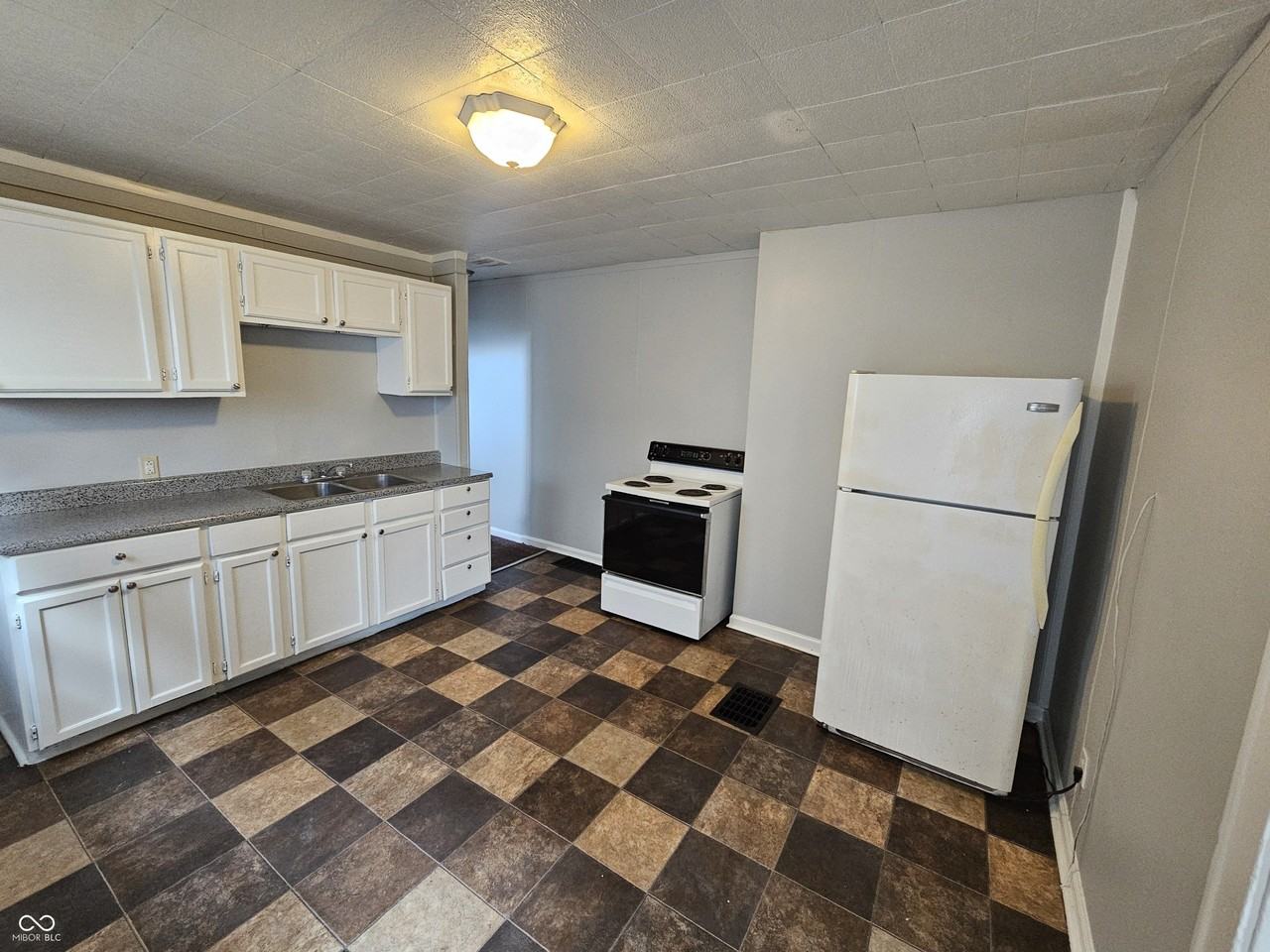 2020 Adams St - Photo 4 of 11