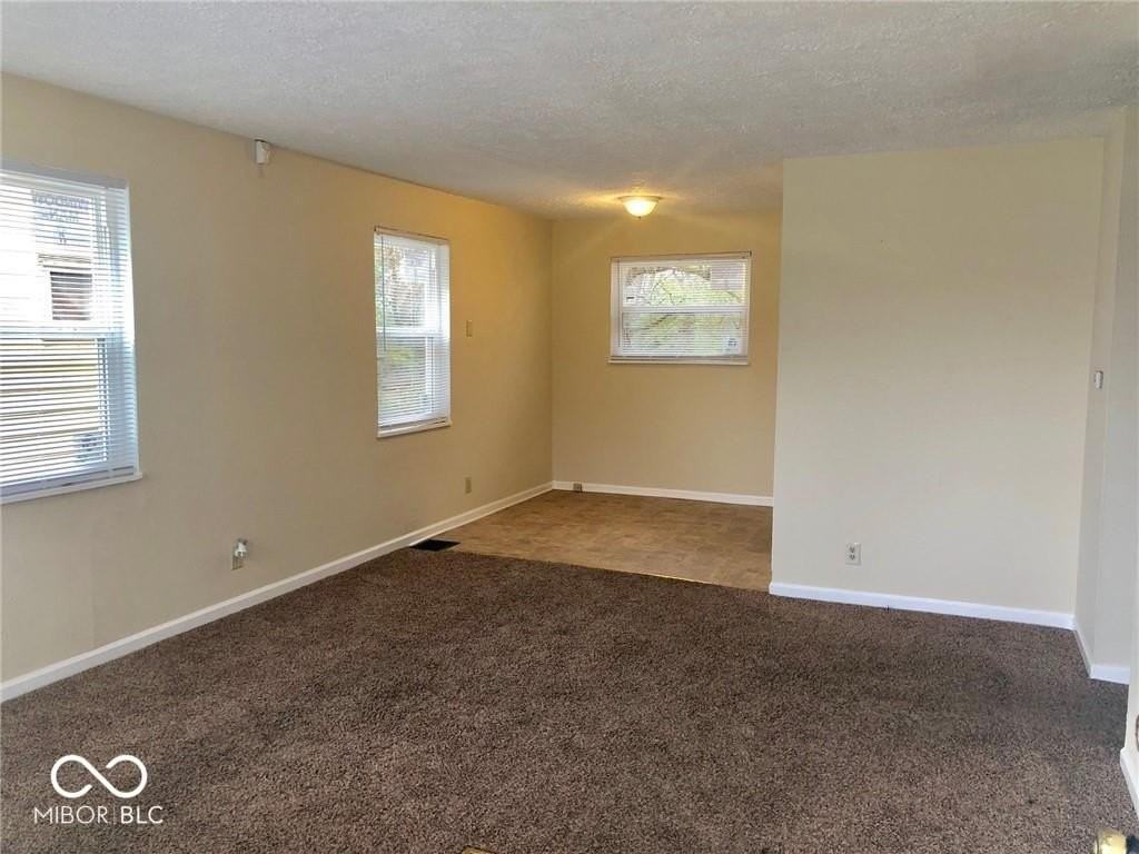 3516 N Hawthorne Ln - Photo 2 of 10