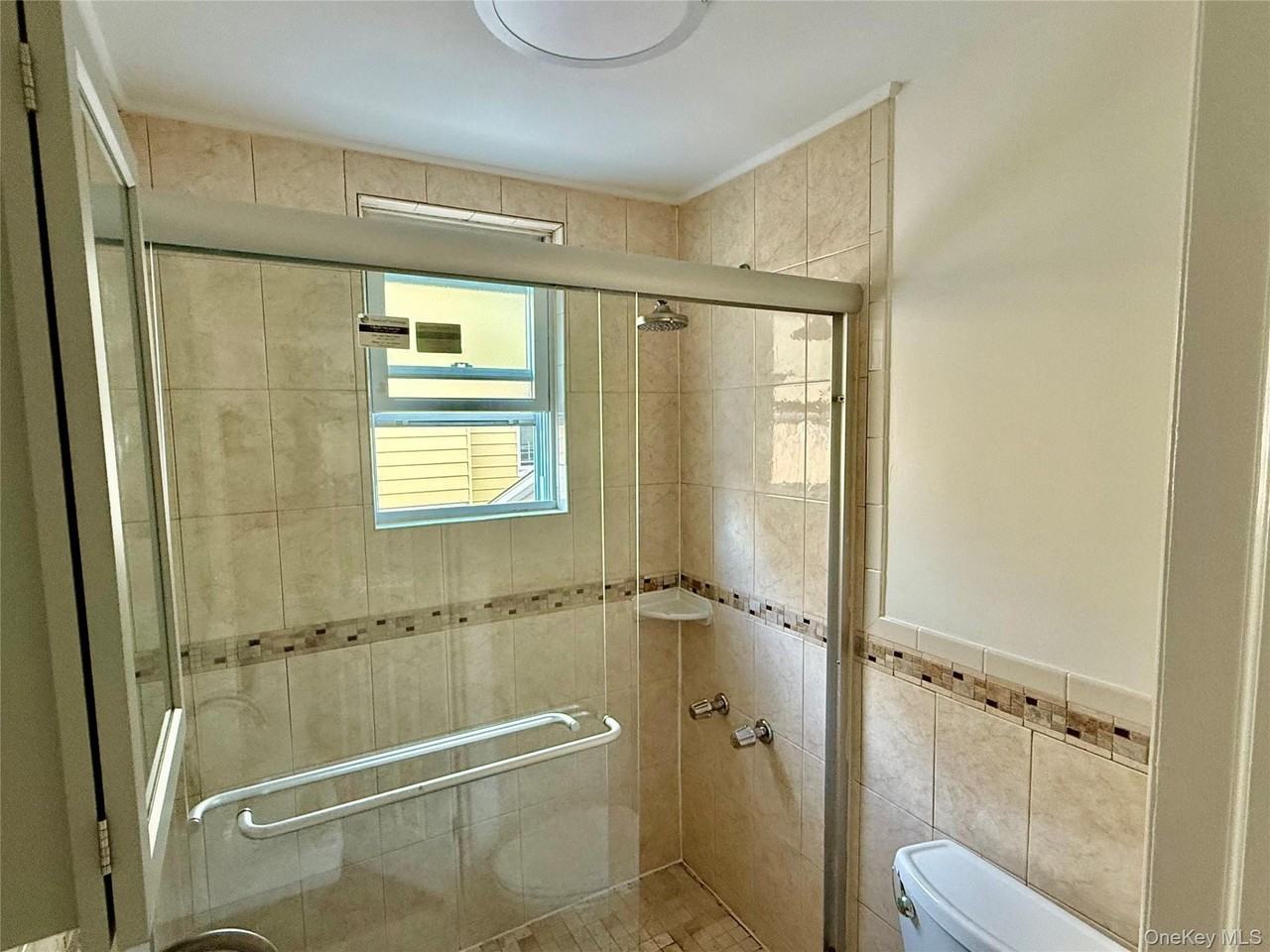 137 Lake Ave - Photo 3 of 5