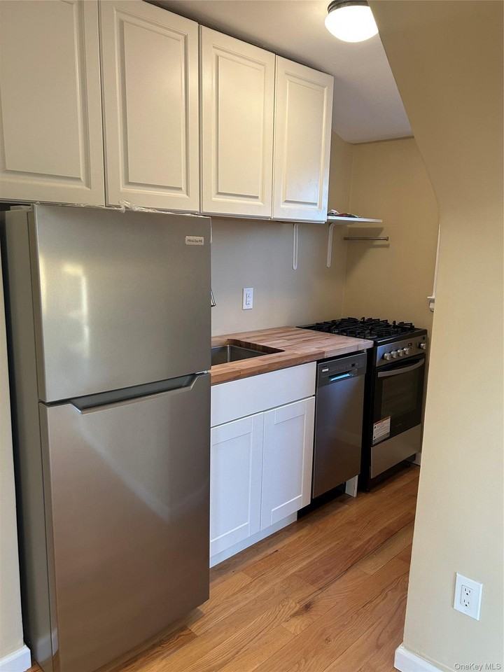 631 W Market St #2 - Photo 2 of 10