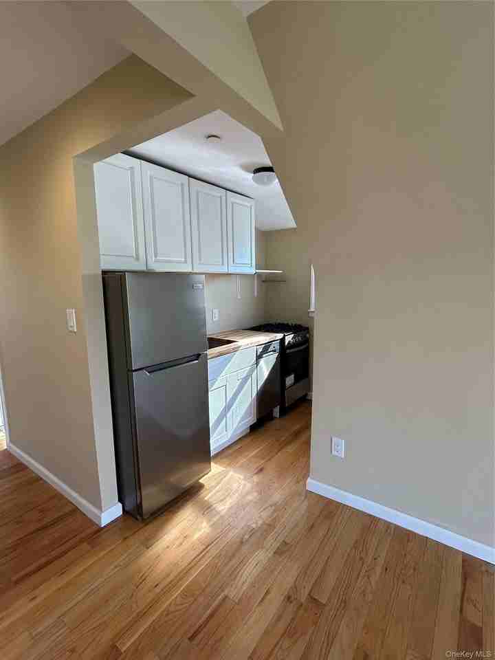 631 W Market St #2 - Photo 3 of 10