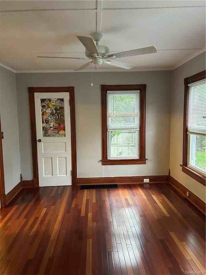 20 Van Buren St - Photo 6 of 24