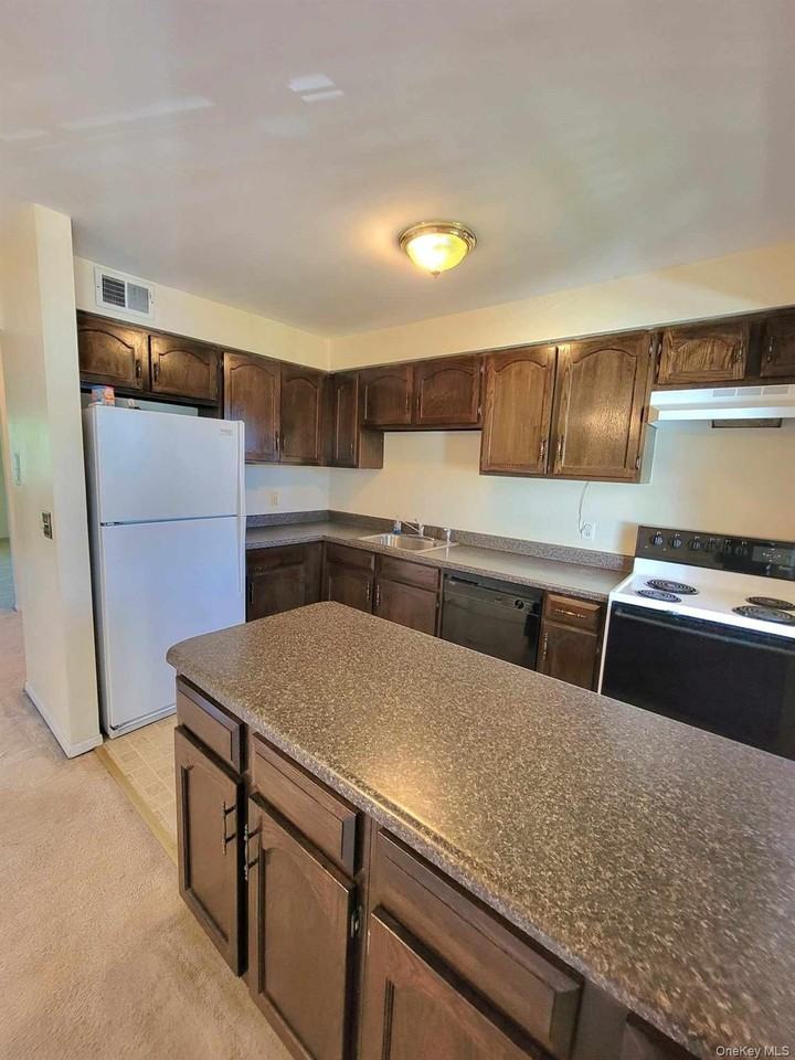 27 Weathervane Dr #21 - Photo 3 of 19