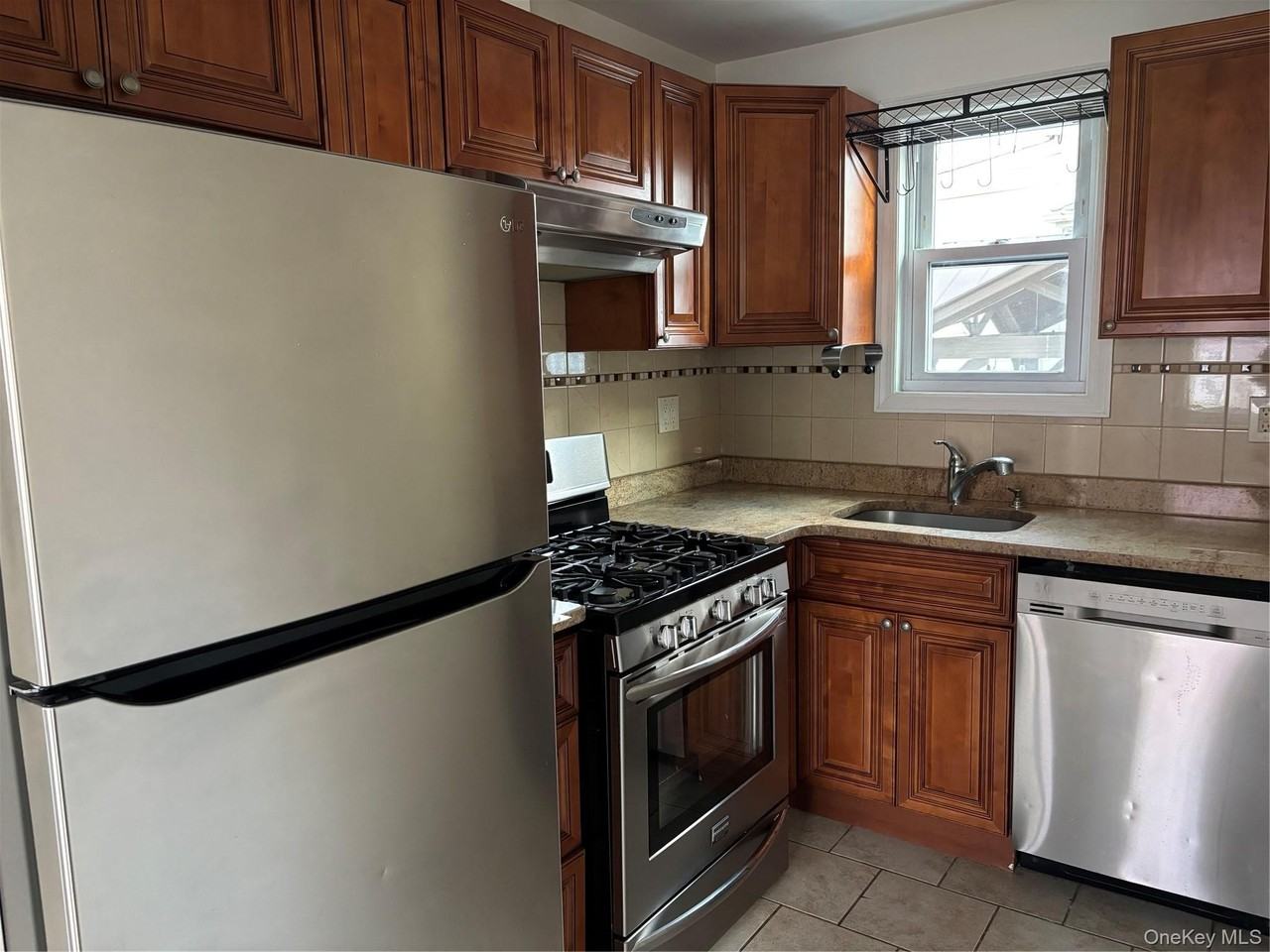 39 Buckingham Pl - Photo 3 of 11