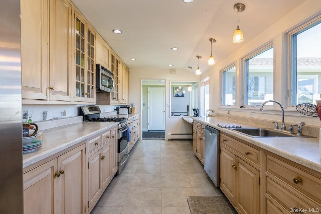 29 Alden Ln - Photo 7 of 19