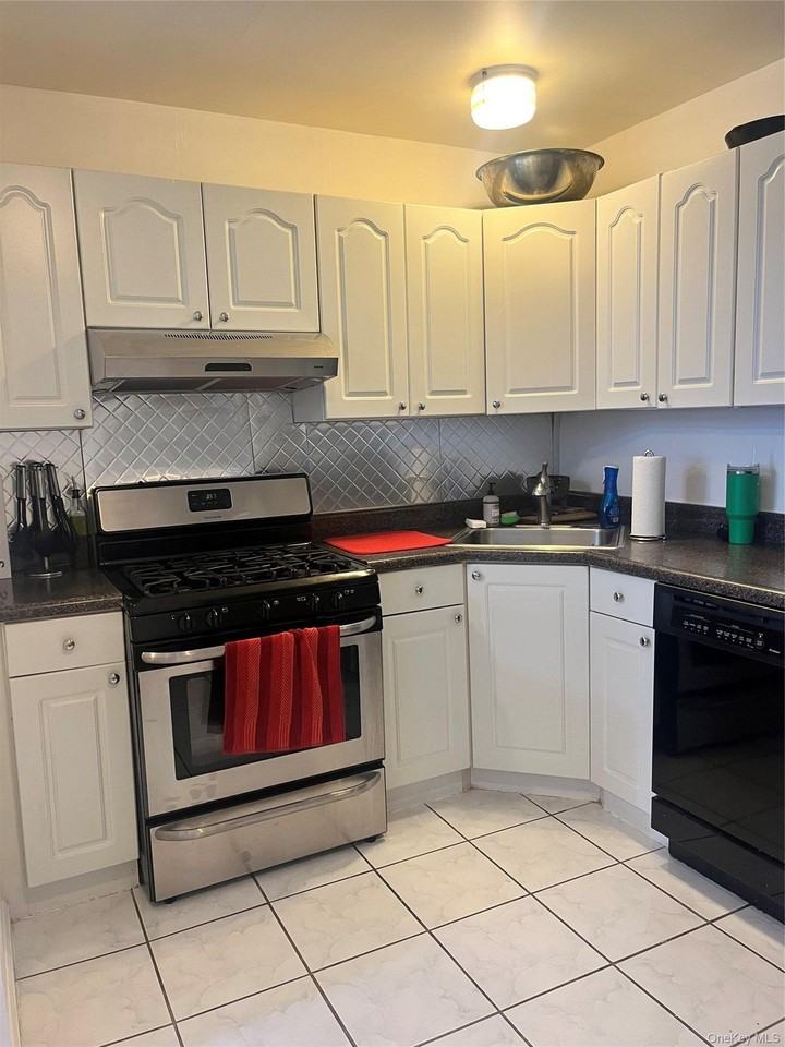 3117 42nd St #2 - Photo 4 of 11