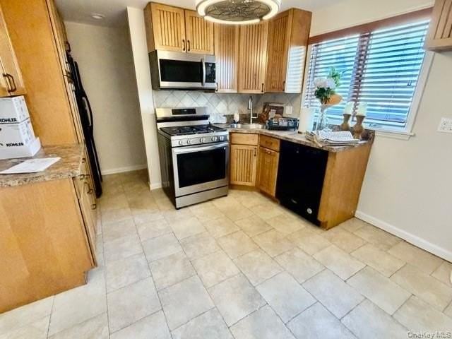 211 W Walnut St - Photo 5 of 14