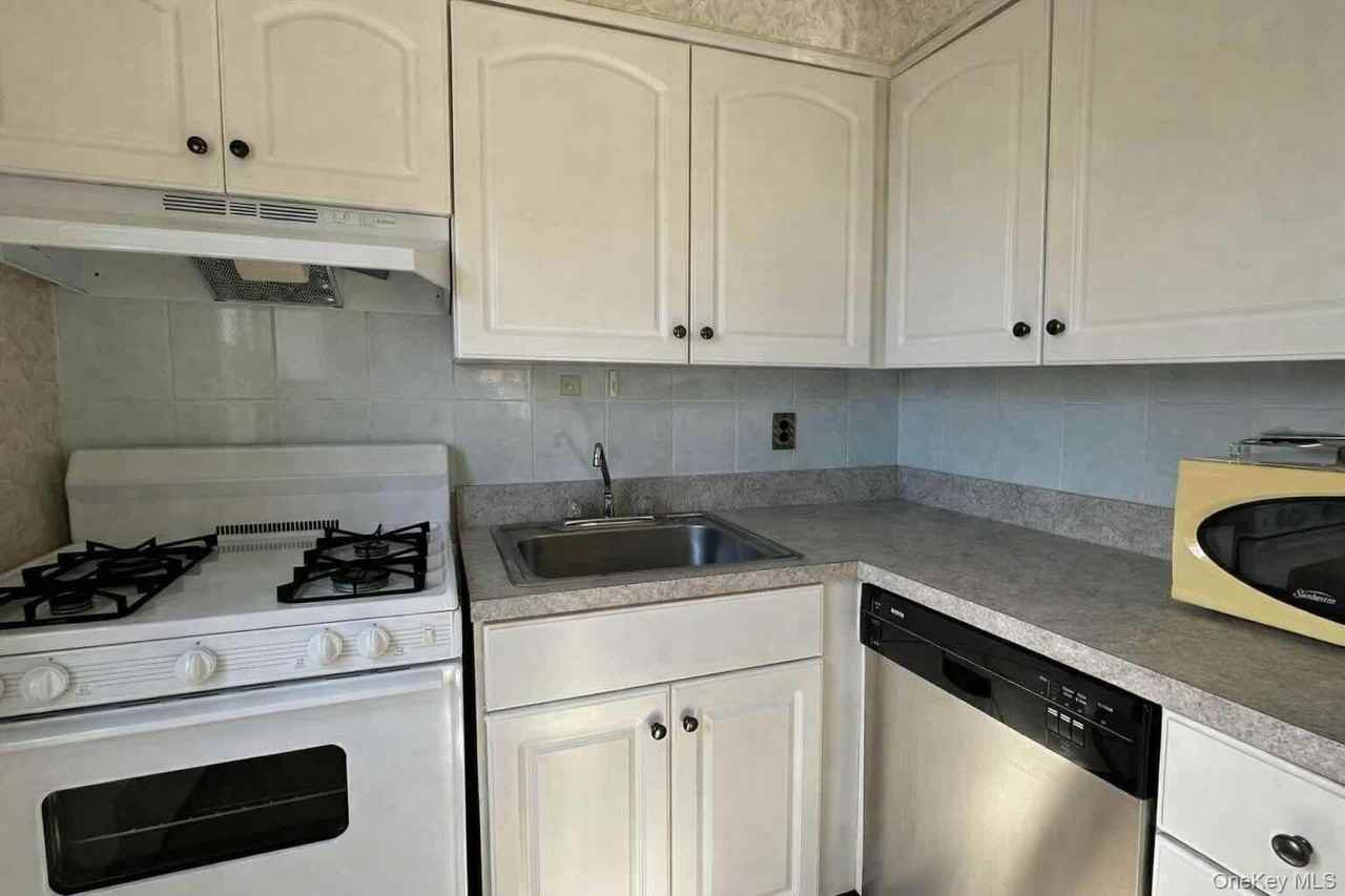 3 Anchorage Ln #8B - Photo 6 of 10