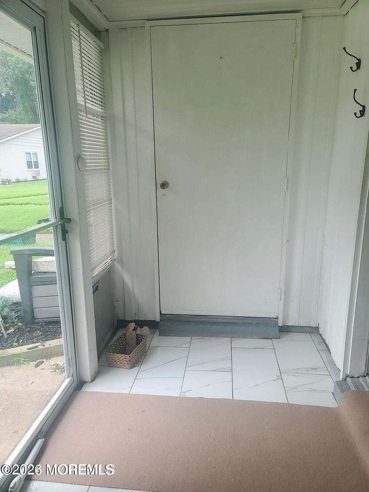 219 Buckingham Ct #E - Photo 2 of 15