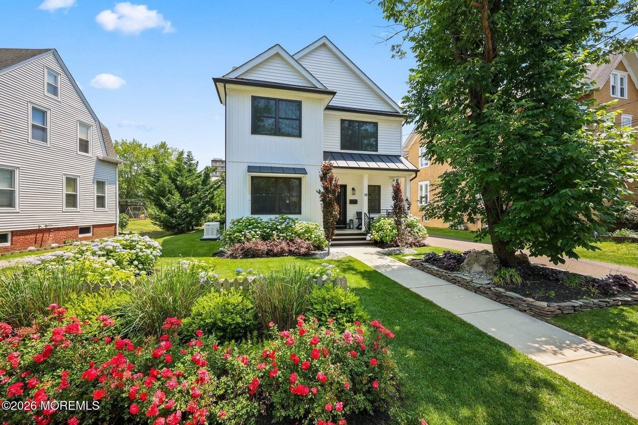 28 Rector Pl - Photo 2 of 50