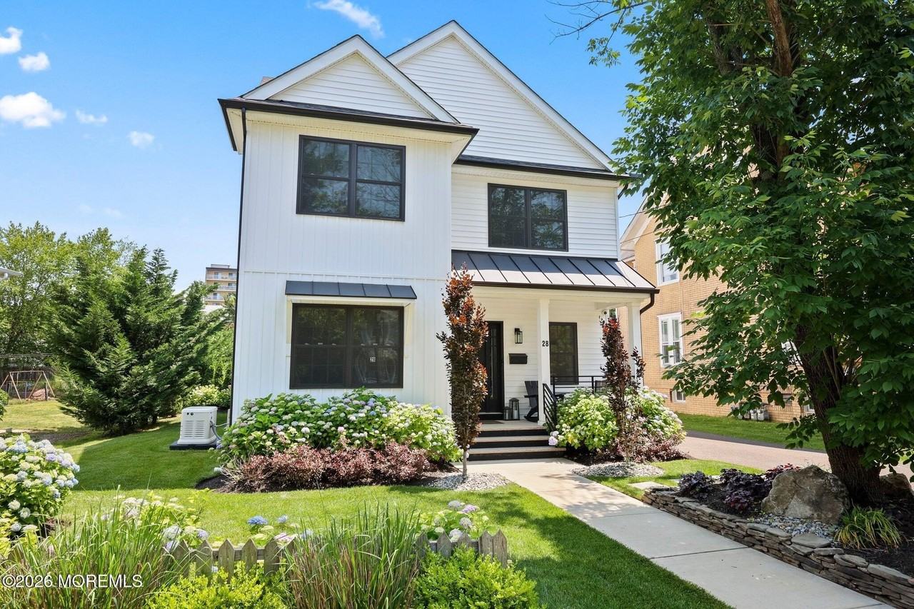 28 Rector Pl - Photo 3 of 50