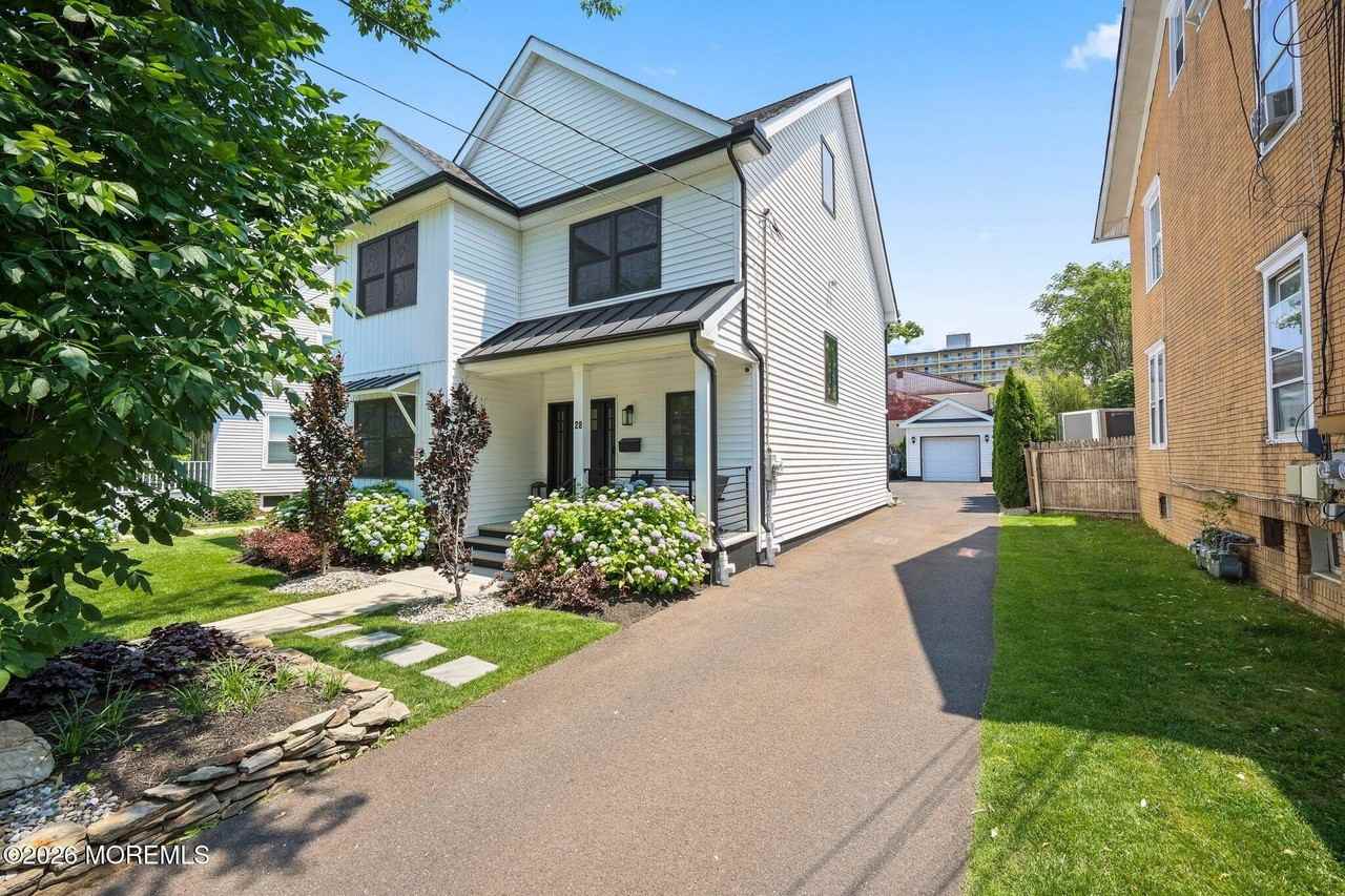 28 Rector Pl - Photo 4 of 50