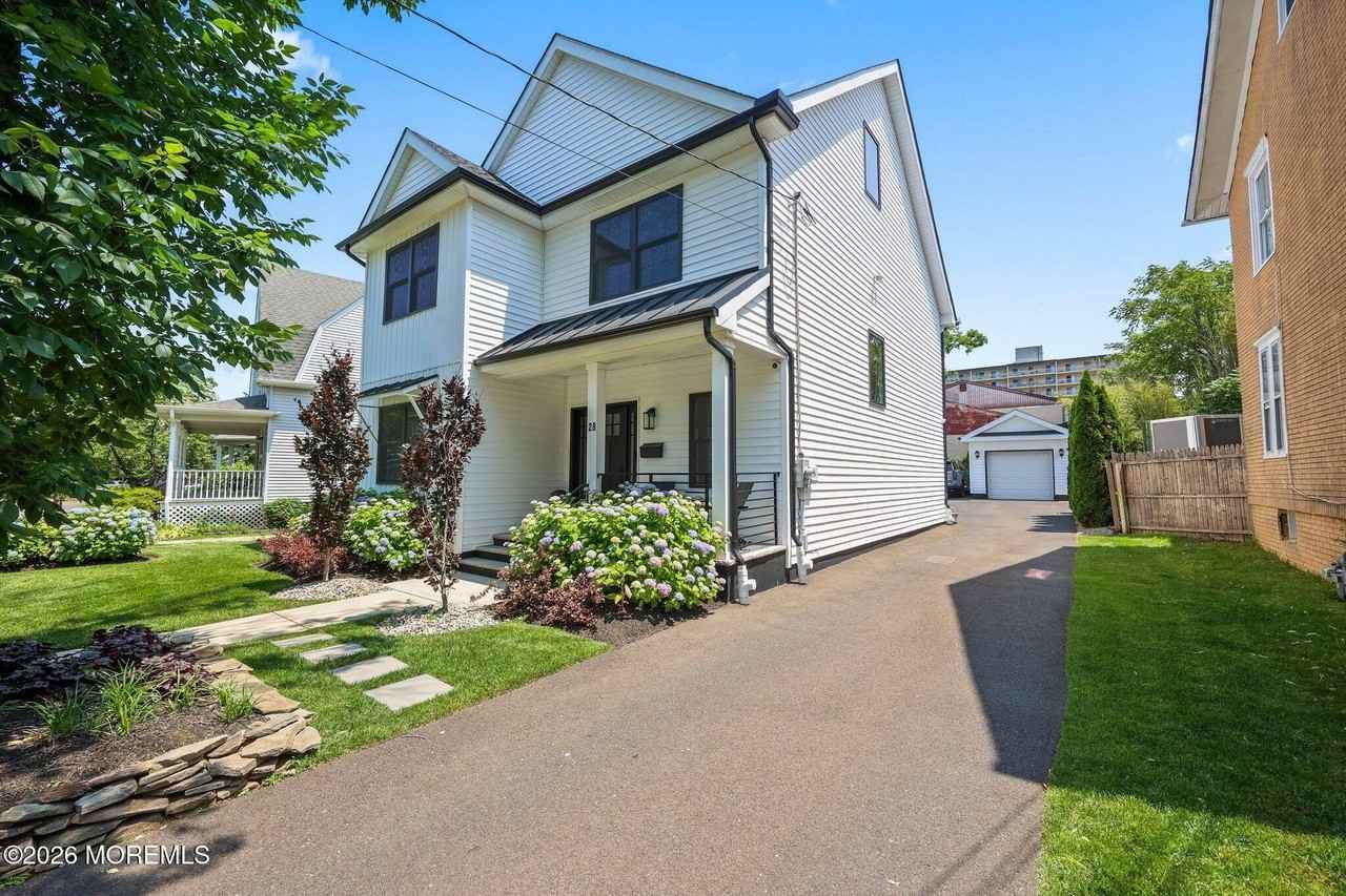 28 Rector Pl - Photo 5 of 50